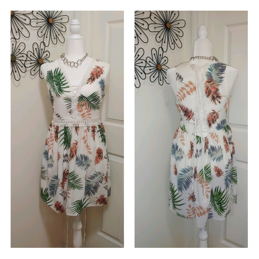 Beautiful Entro size medium summer dress lace up